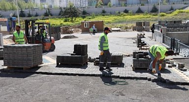 Karaköprü Belediyesi'nin yol yapım ve onarım sürüyor