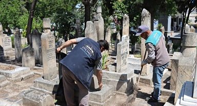 Şanlıurfa Büyükşehir’den Mezarlıklarda Bakım Seferberliği
