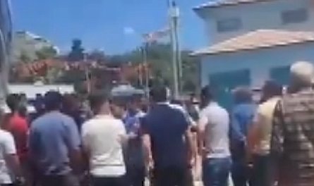 Şanlıurfa’da Seyyar Satıcılar İle Belediye Arasında Tartışma!