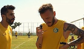Şanlıurfaspor’da Ayak Tenisi Maçı Gündem Oldu! Sinan Kurumuş Güldürdü